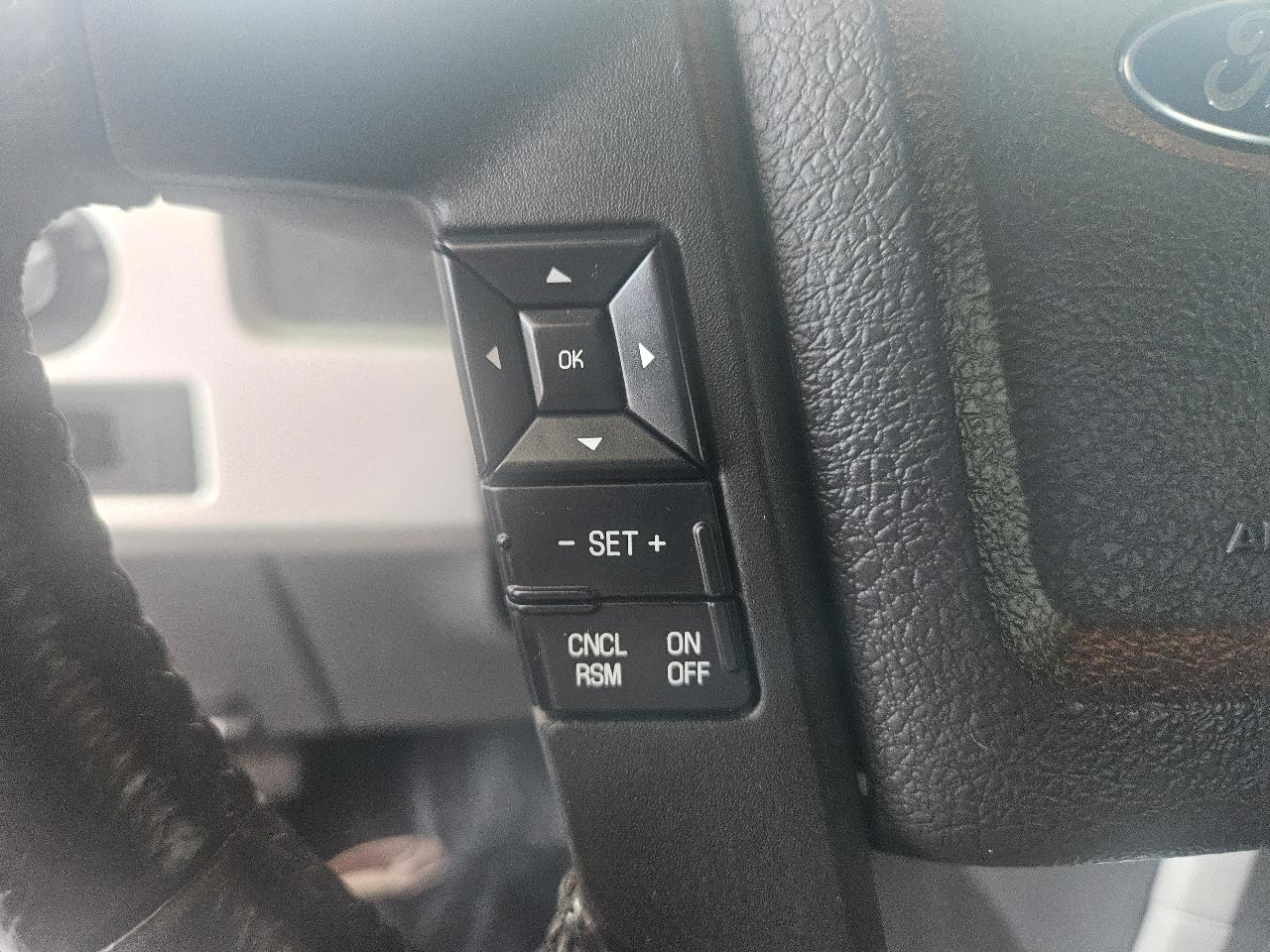 Ford F-150 4WD SuperCrew 145" Lariat 2011