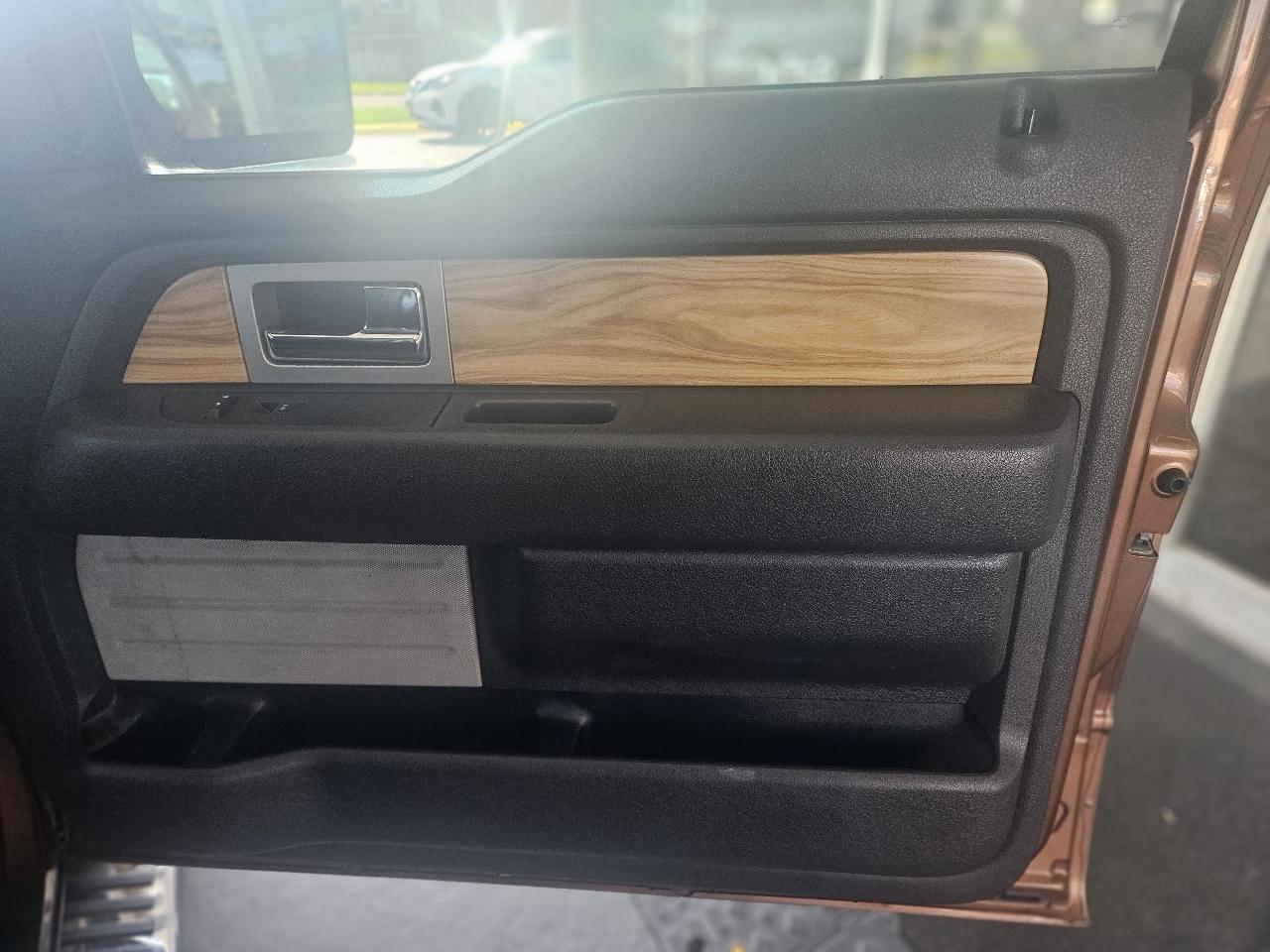 Ford F-150 4WD SuperCrew 145" Lariat 2011