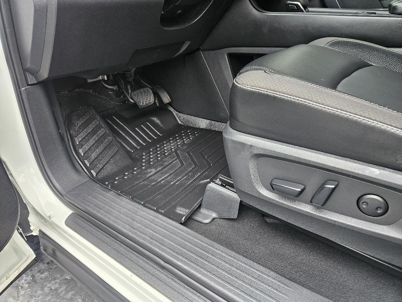 Nissan Pathfinder SL 4WD 2023