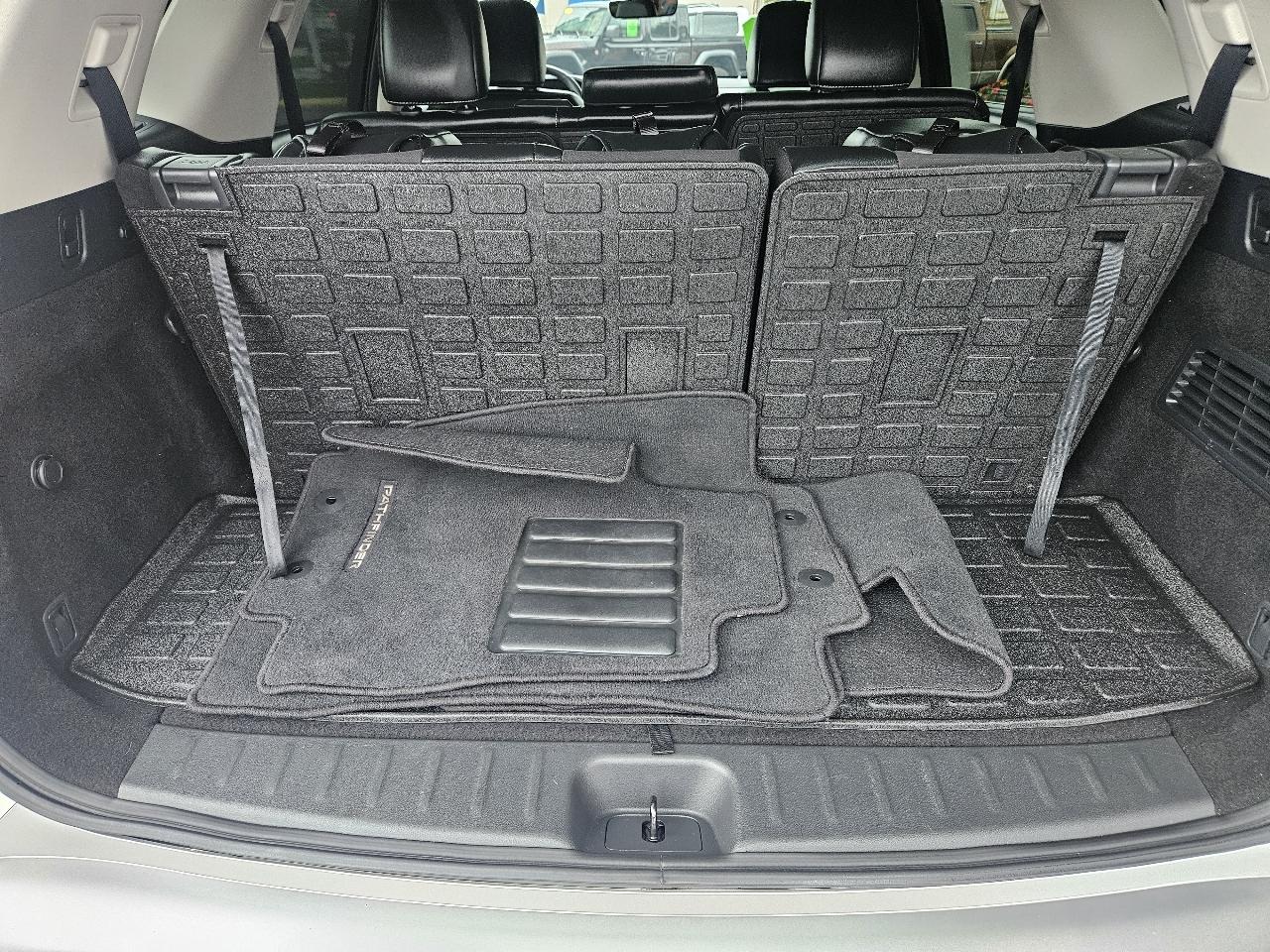 Nissan Pathfinder SL 4WD 2023