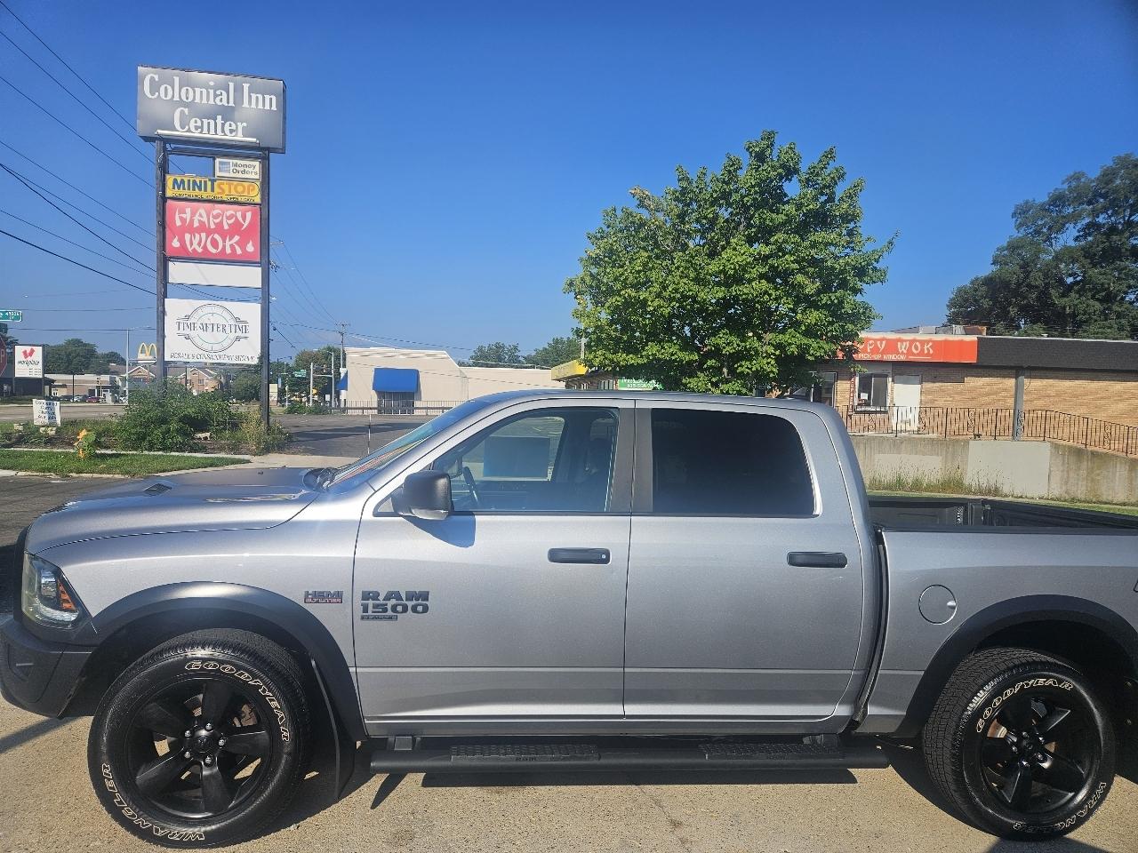 RAM 1500 Classic Warlock 4x4 Crew Cab 5'7" Box 2020