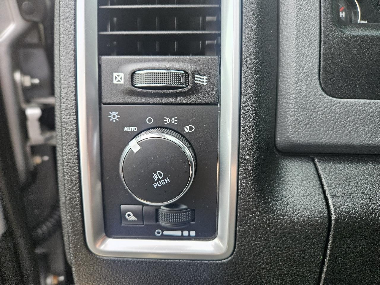 RAM 1500 Classic Warlock 4x4 Crew Cab 5'7" Box 2020