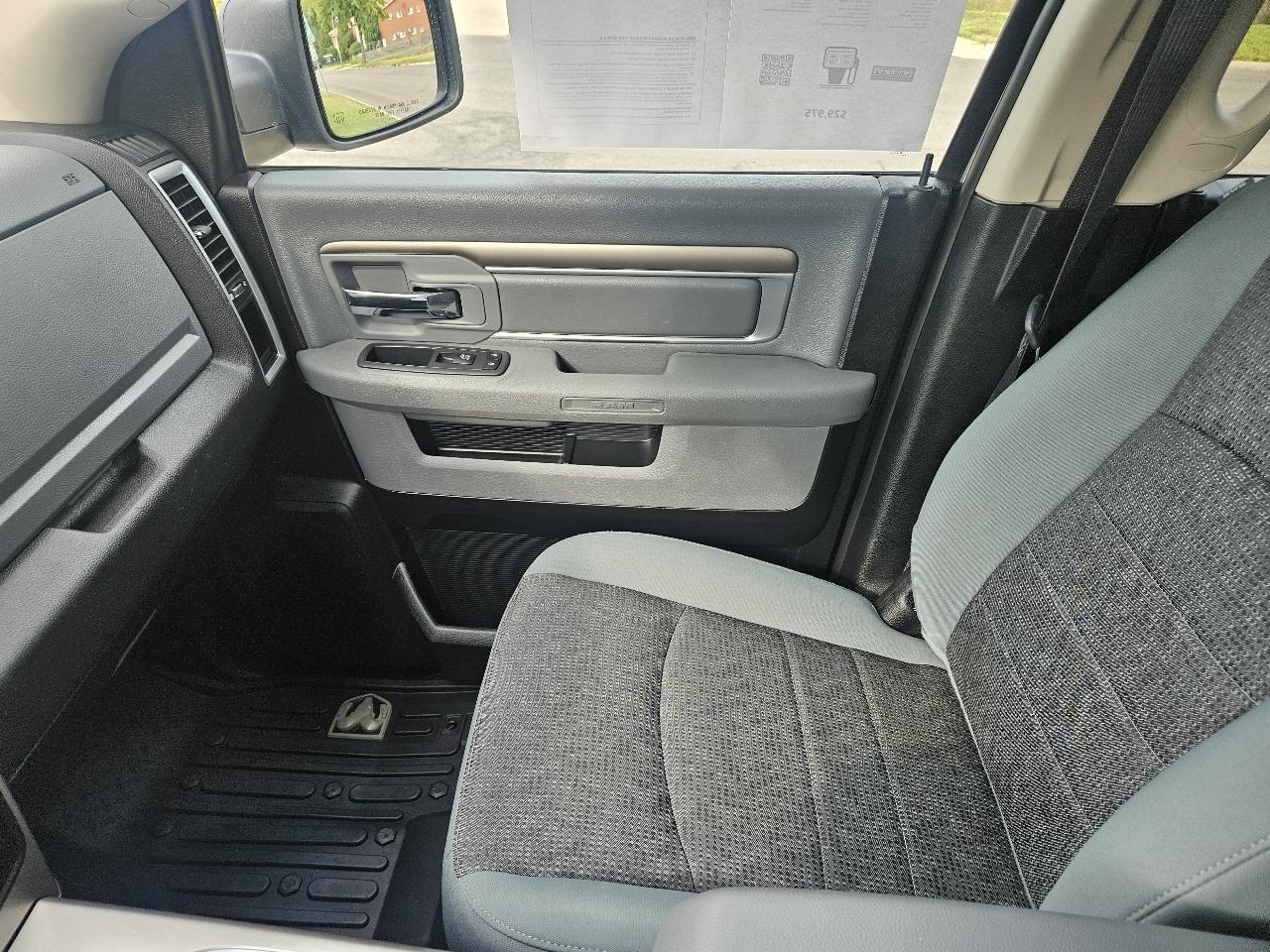 RAM 1500 Classic Warlock 4x4 Crew Cab 5'7" Box 2020