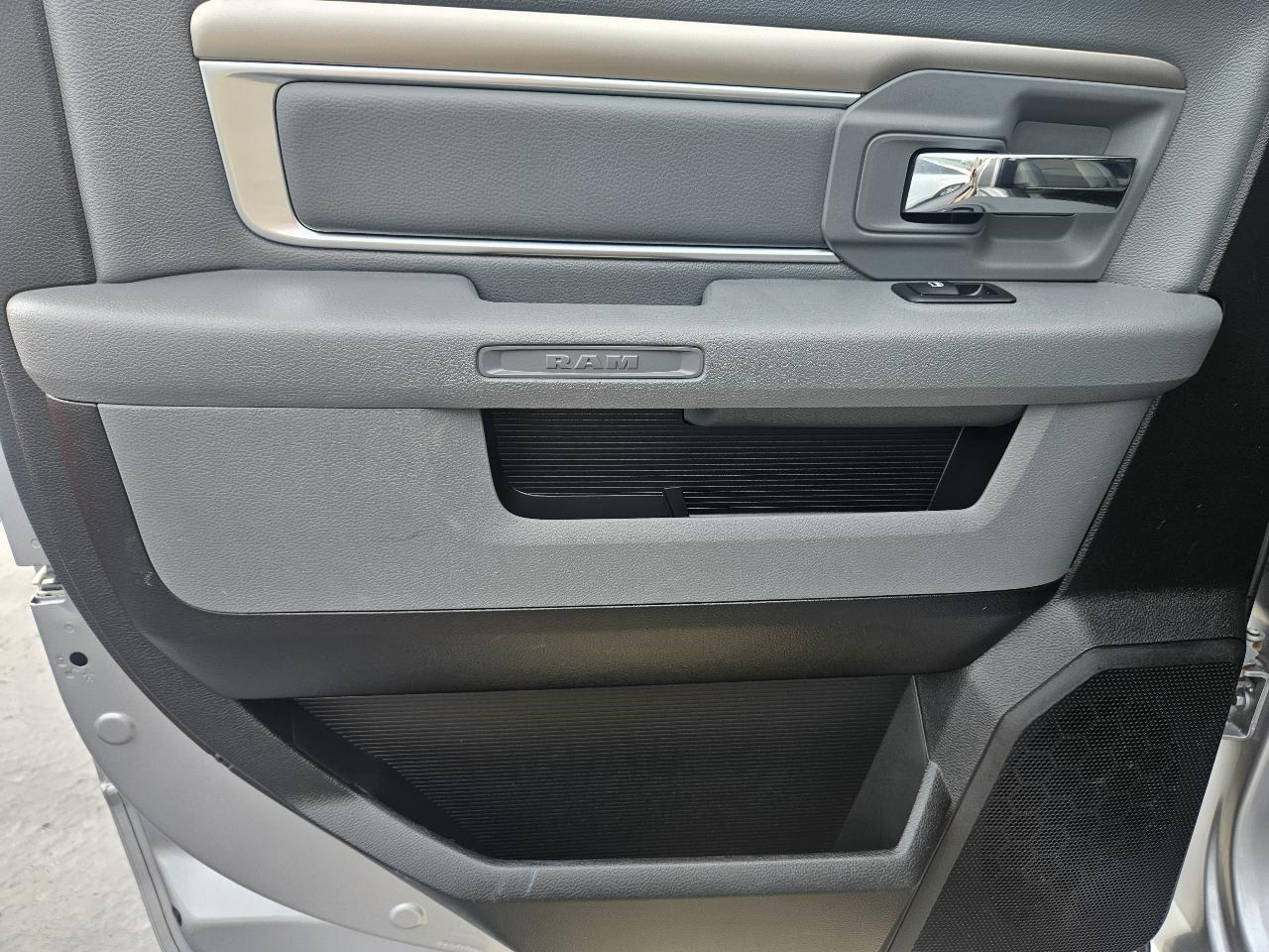 RAM 1500 Classic Warlock 4x4 Crew Cab 5'7" Box 2020