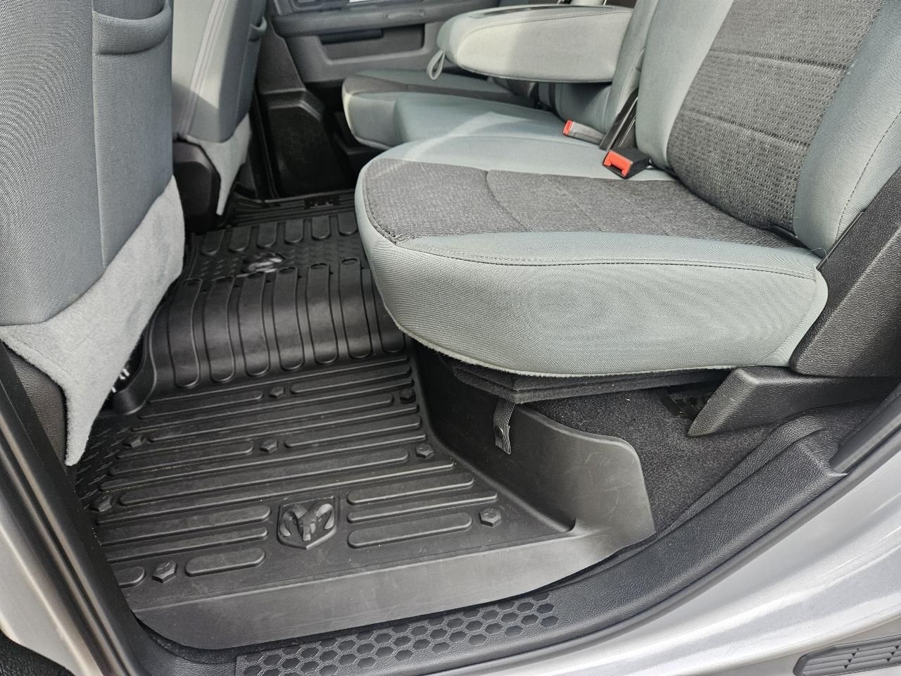 RAM 1500 Classic Warlock 4x4 Crew Cab 5'7" Box 2020
