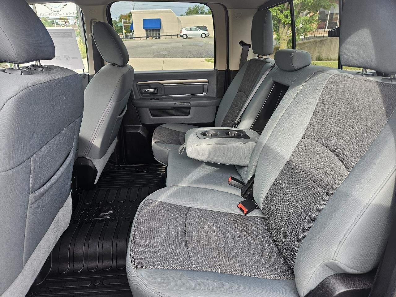 RAM 1500 Classic Warlock 4x4 Crew Cab 5'7" Box 2020