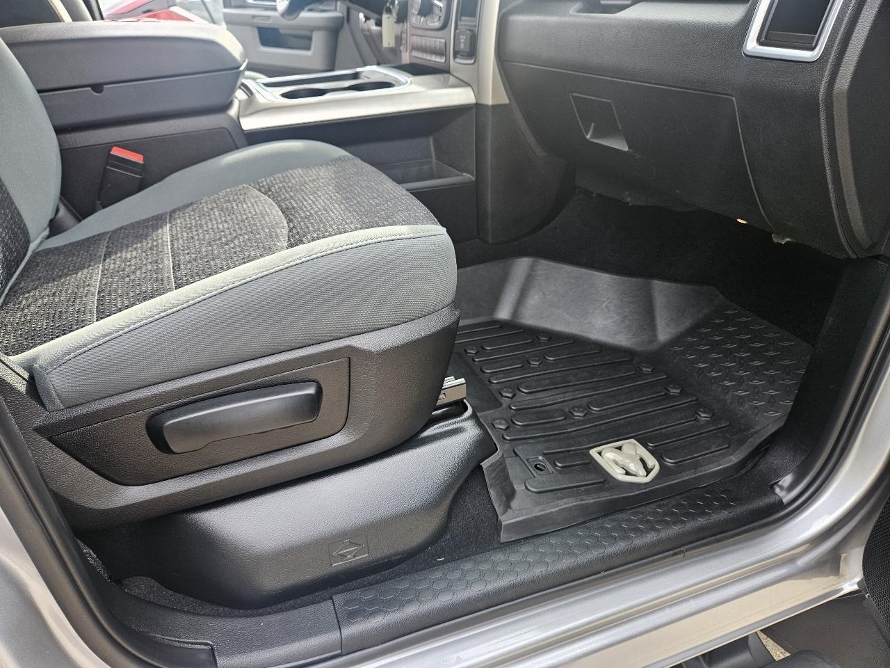 RAM 1500 Classic Warlock 4x4 Crew Cab 5'7" Box 2020