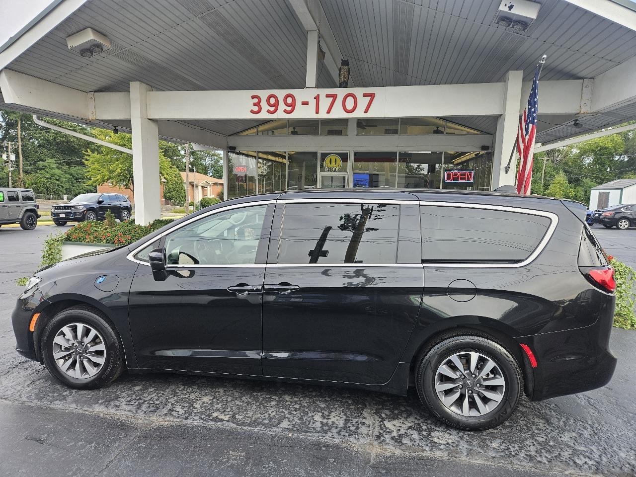 Chrysler Pacifica Hybrid Touring L FWD 2023