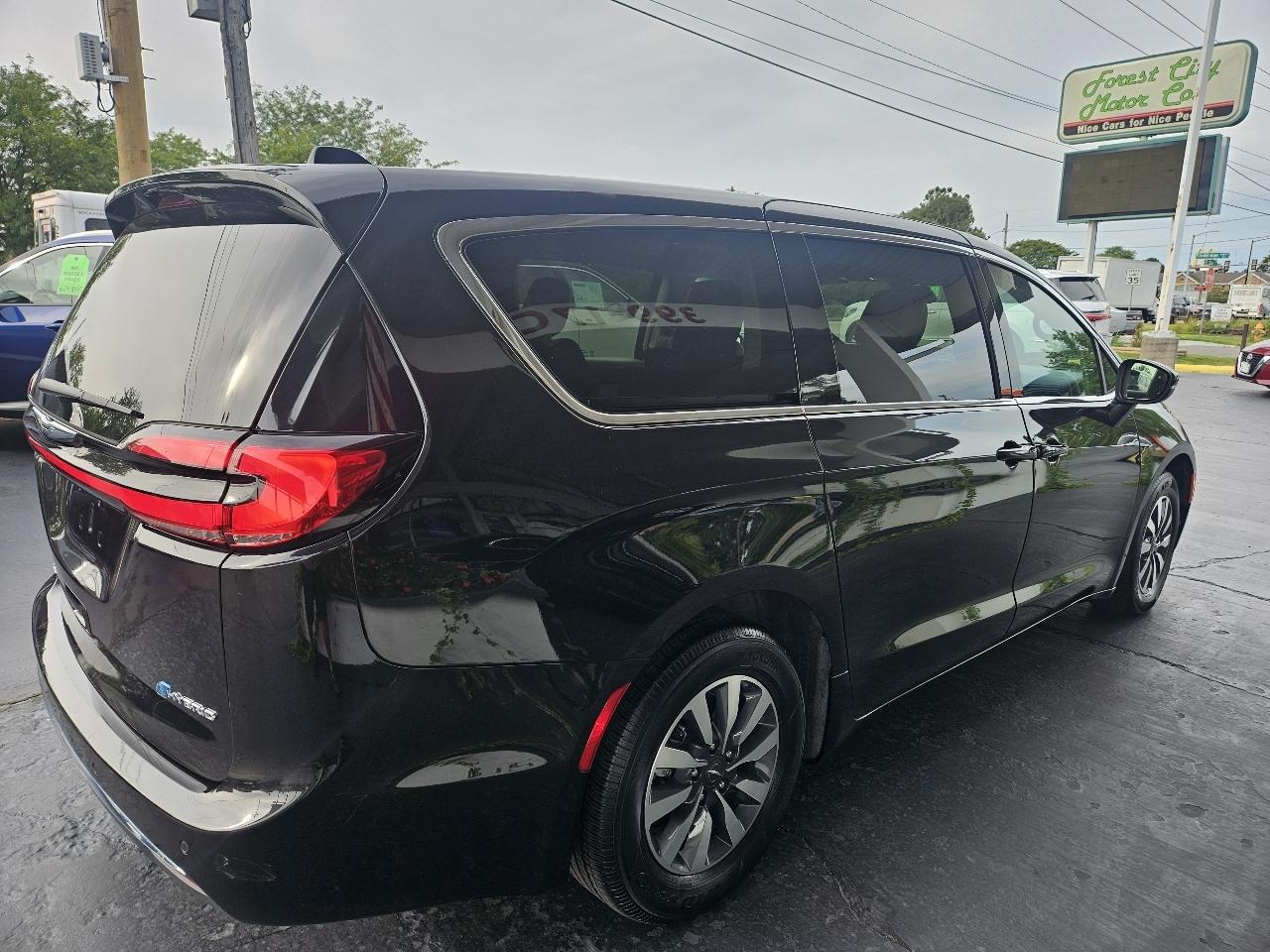 Chrysler Pacifica Hybrid Touring L FWD 2023