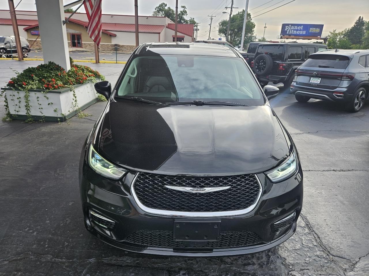 Chrysler Pacifica Hybrid Touring L FWD 2023