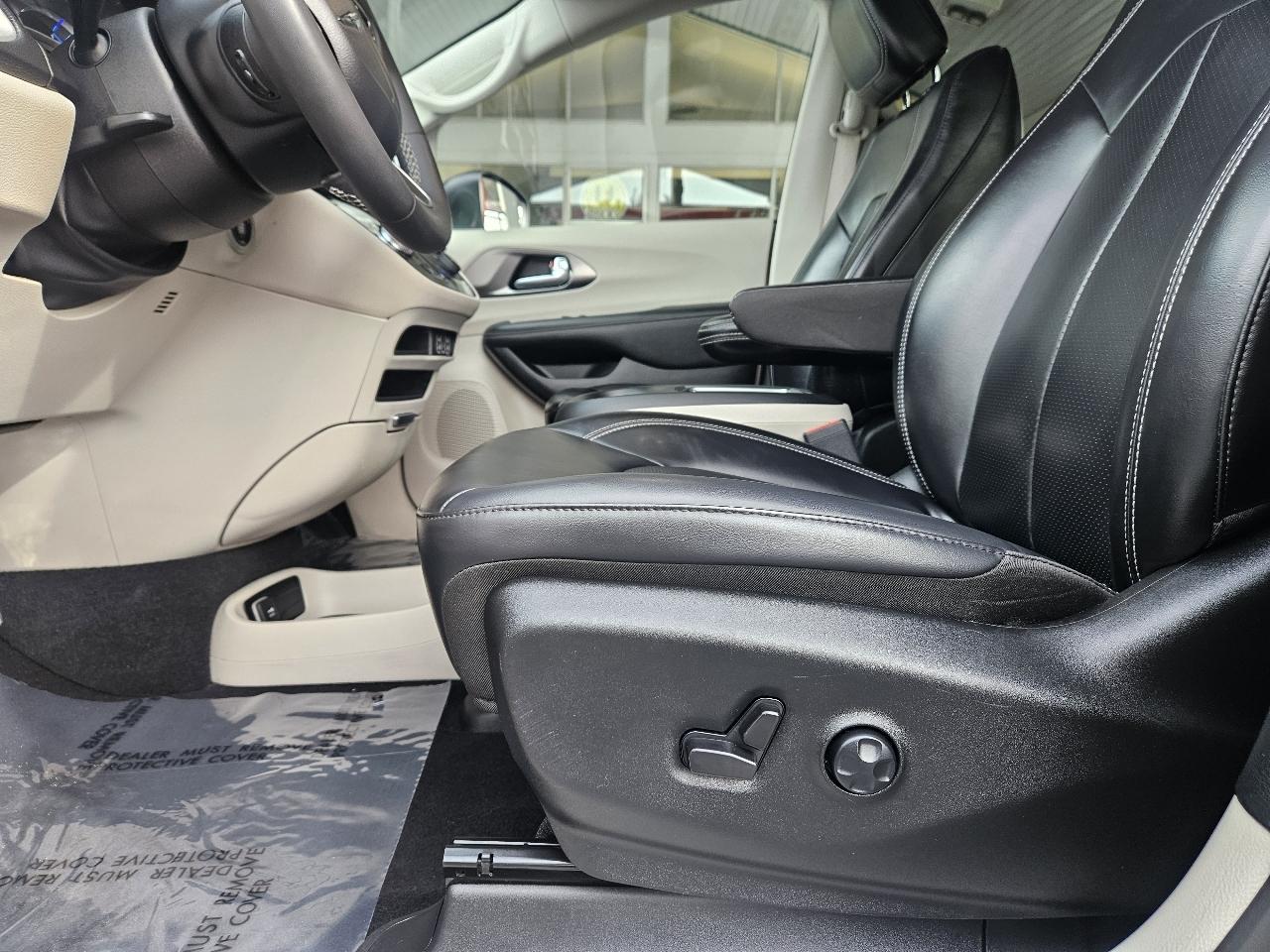 Chrysler Pacifica Hybrid Touring L FWD 2023