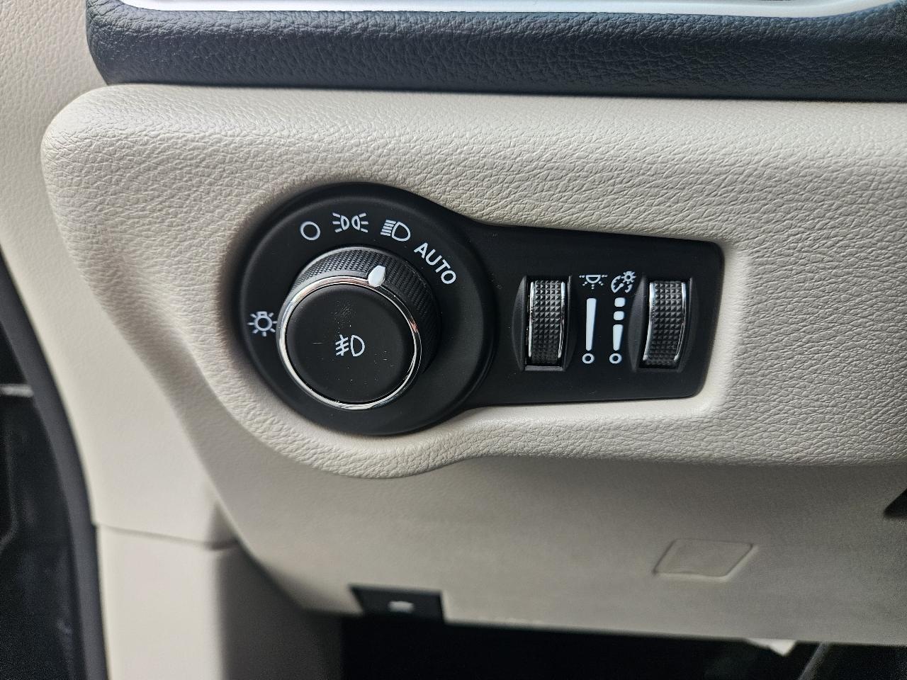 Chrysler Pacifica Hybrid Touring L FWD 2023