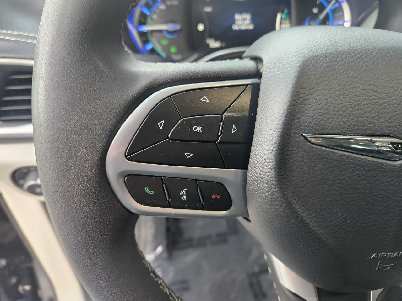 Chrysler Pacifica Hybrid Touring L FWD 2023