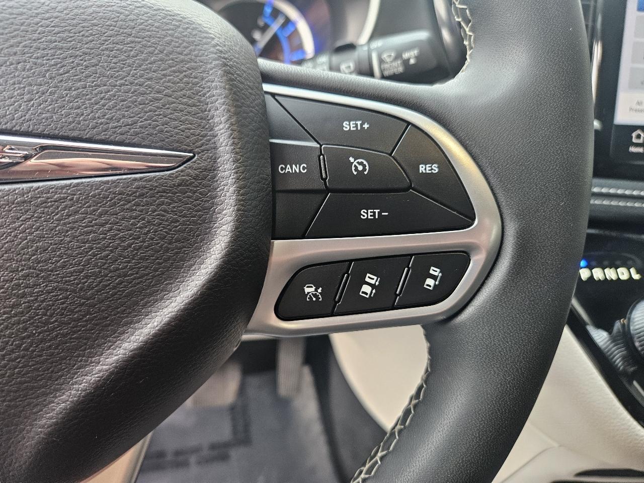 Chrysler Pacifica Hybrid Touring L FWD 2023