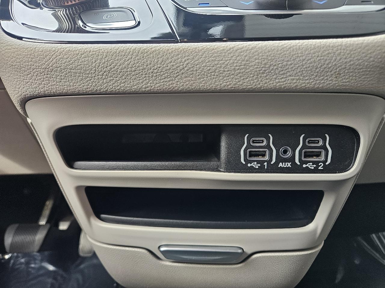 Chrysler Pacifica Hybrid Touring L FWD 2023