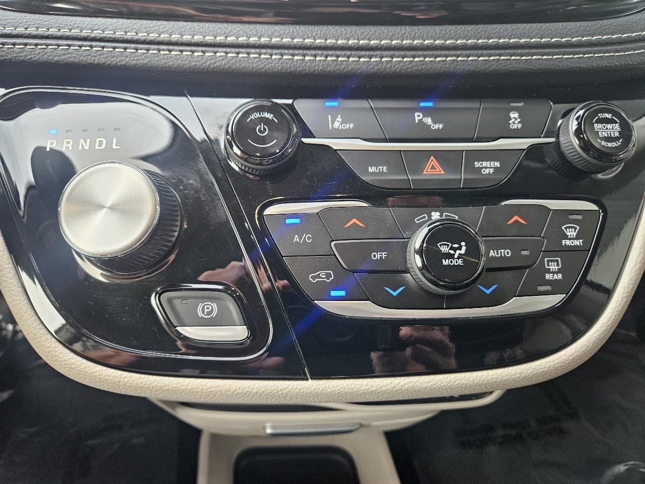 Chrysler Pacifica Hybrid Touring L FWD 2023