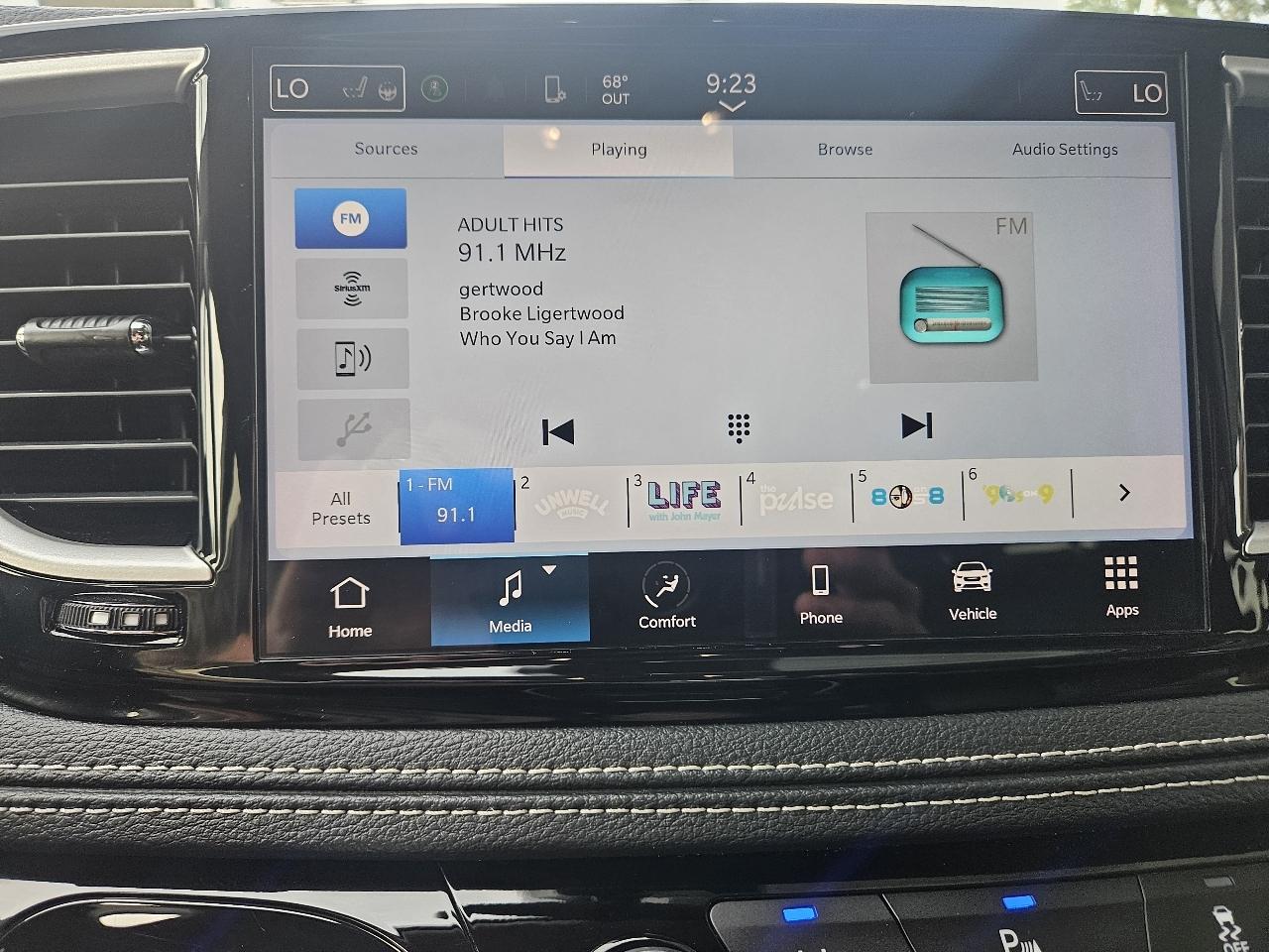 Chrysler Pacifica Hybrid Touring L FWD 2023