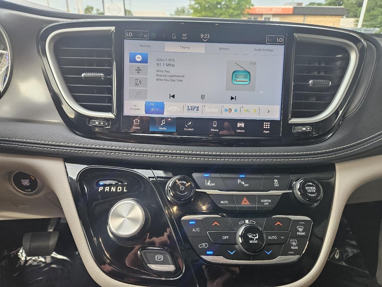 Chrysler Pacifica Hybrid Touring L FWD 2023
