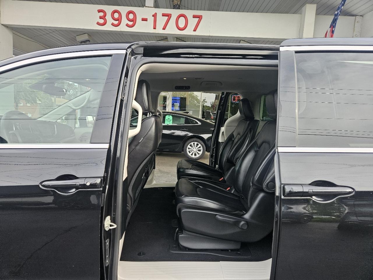 Chrysler Pacifica Hybrid Touring L FWD 2023