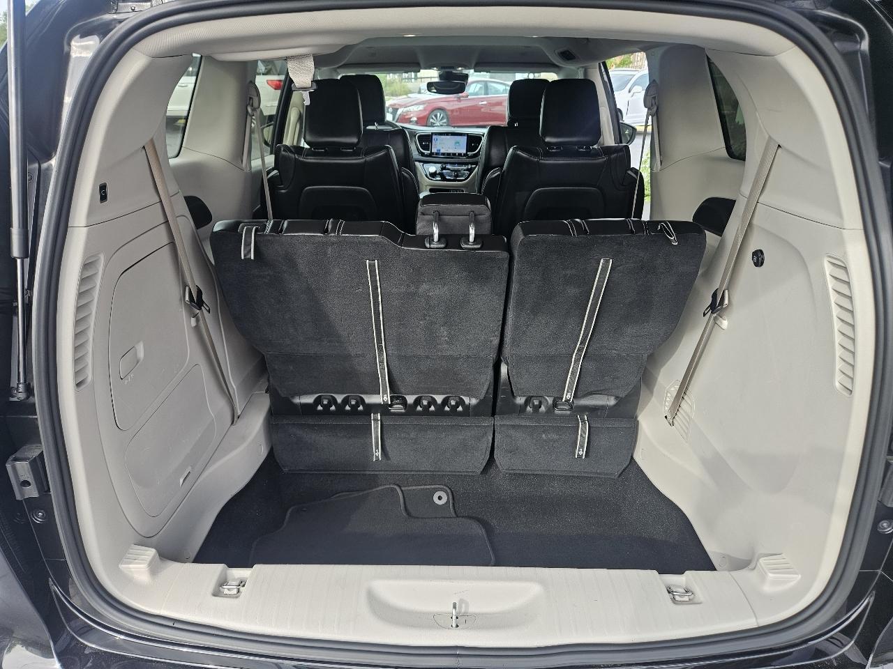 Chrysler Pacifica Hybrid Touring L FWD 2023