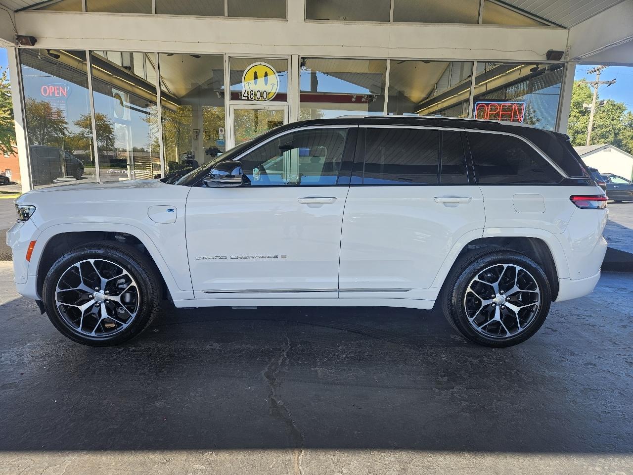 Jeep Grand Cherokee photo 2