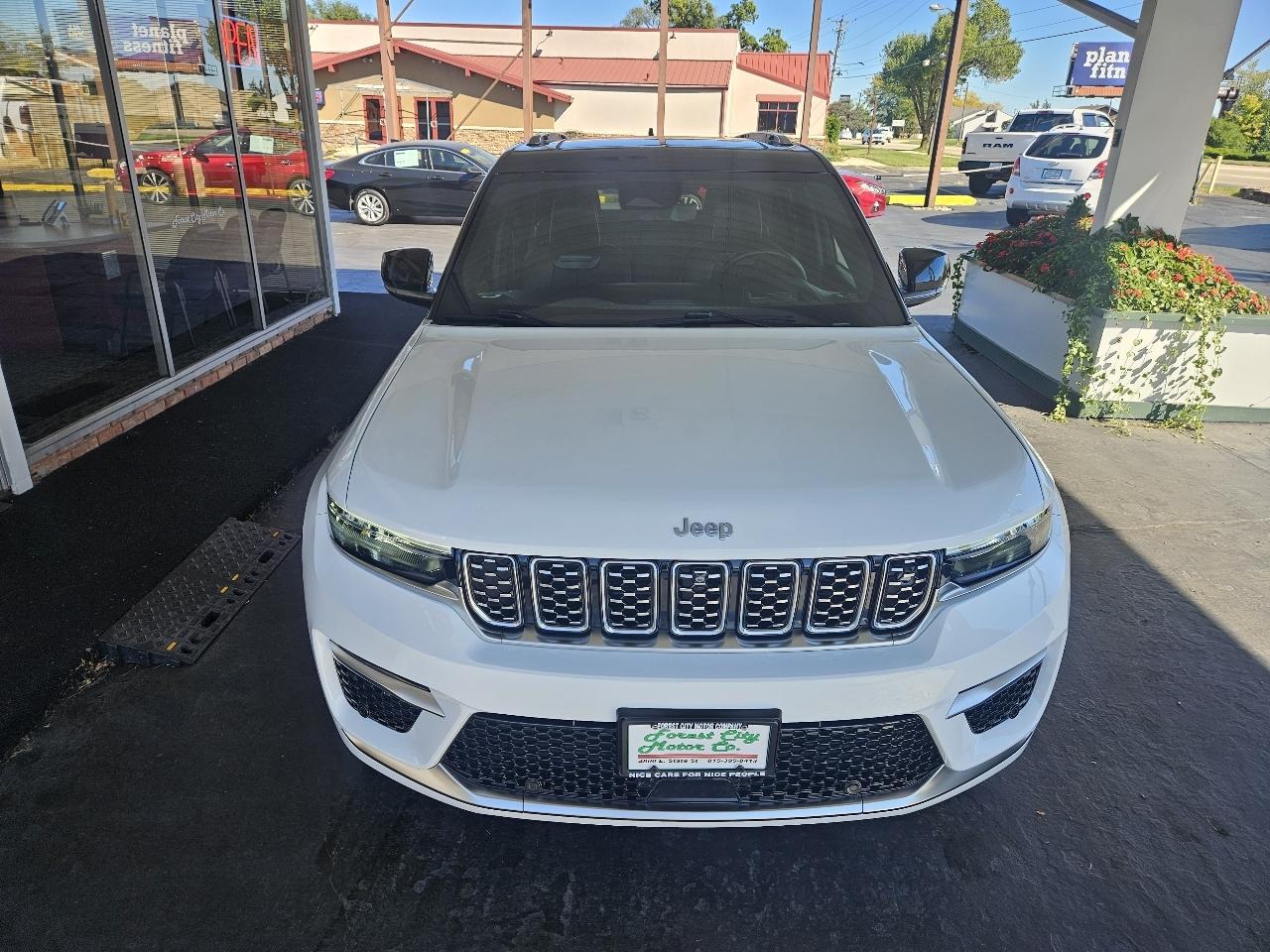 Jeep Grand Cherokee photo 8