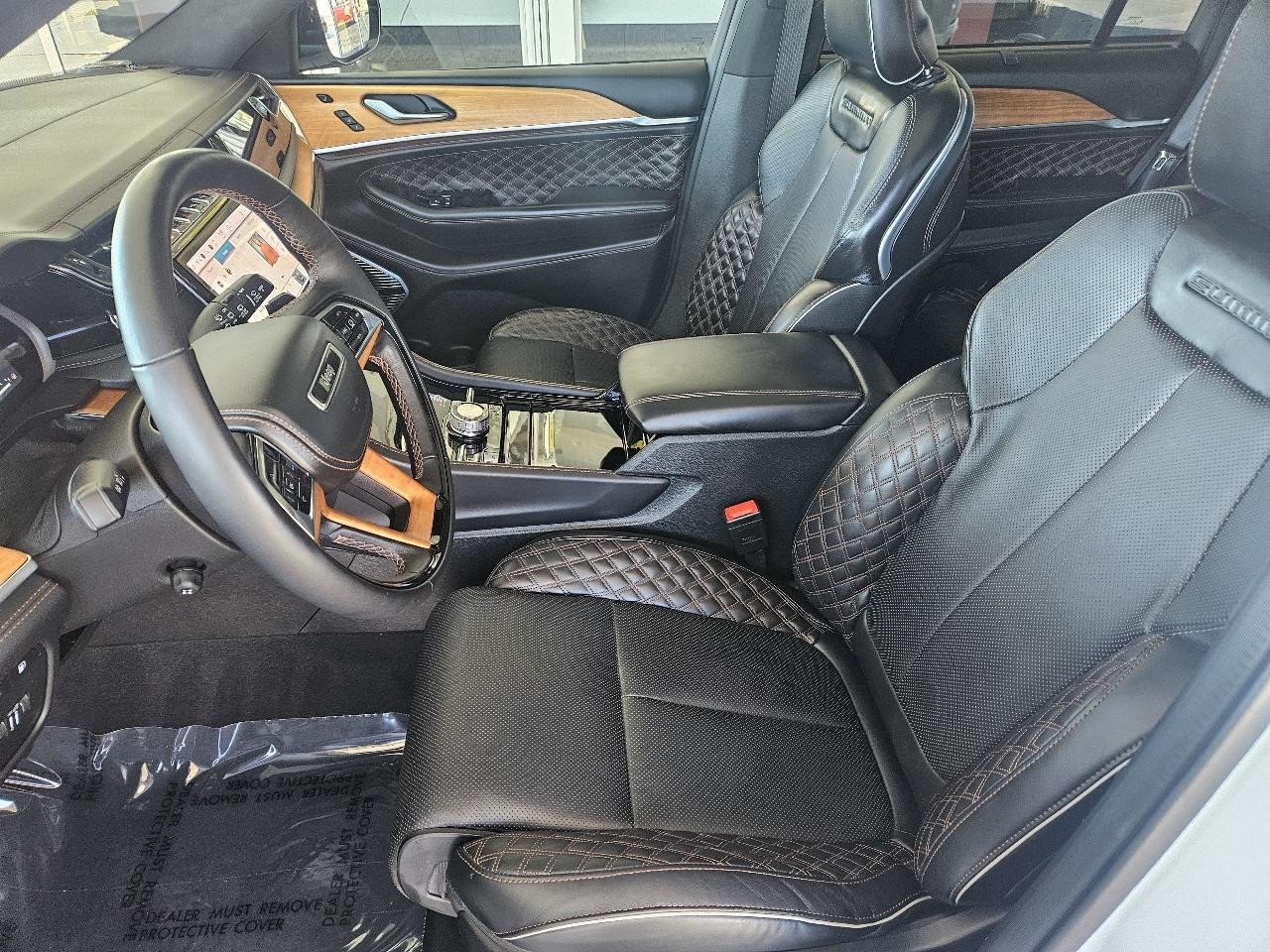 Jeep Grand Cherokee photo 11