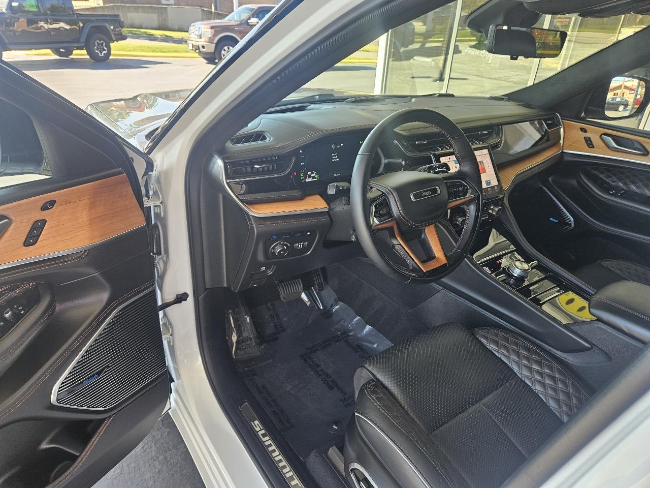 Jeep Grand Cherokee photo 12