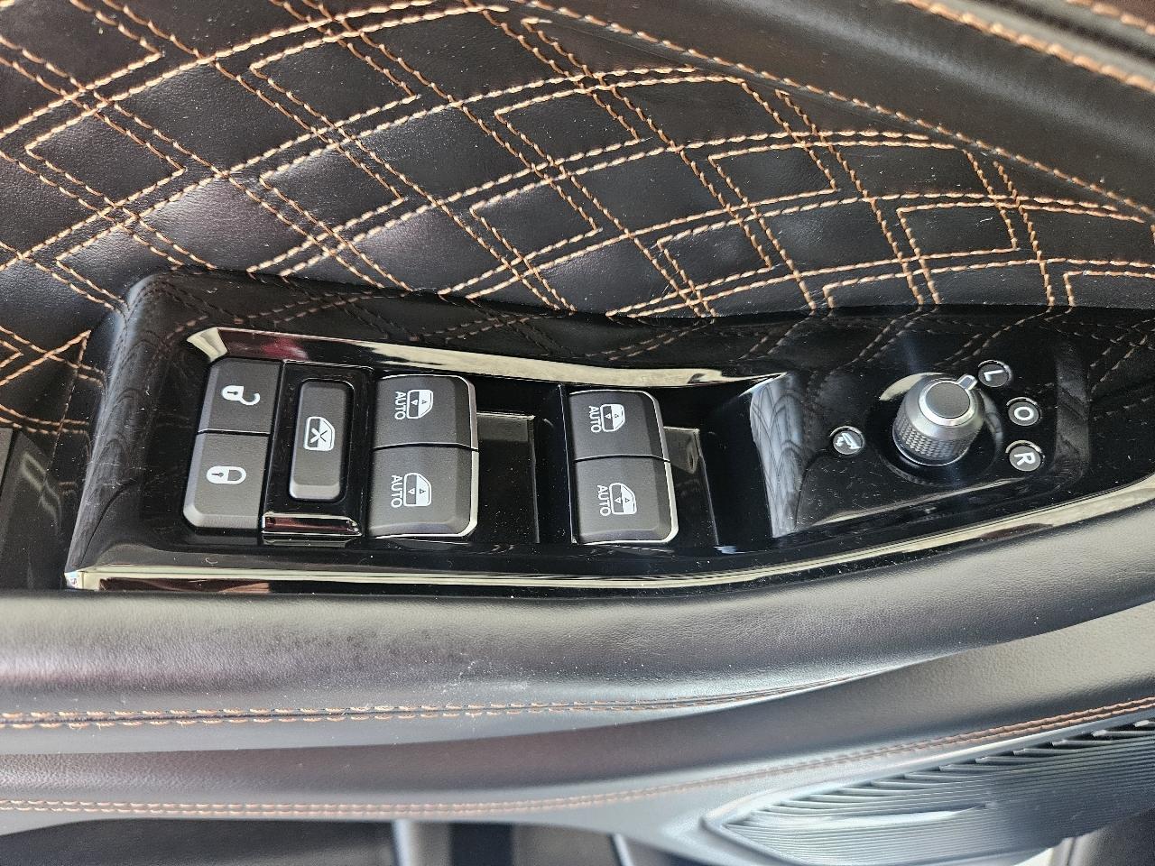 Jeep Grand Cherokee photo 15