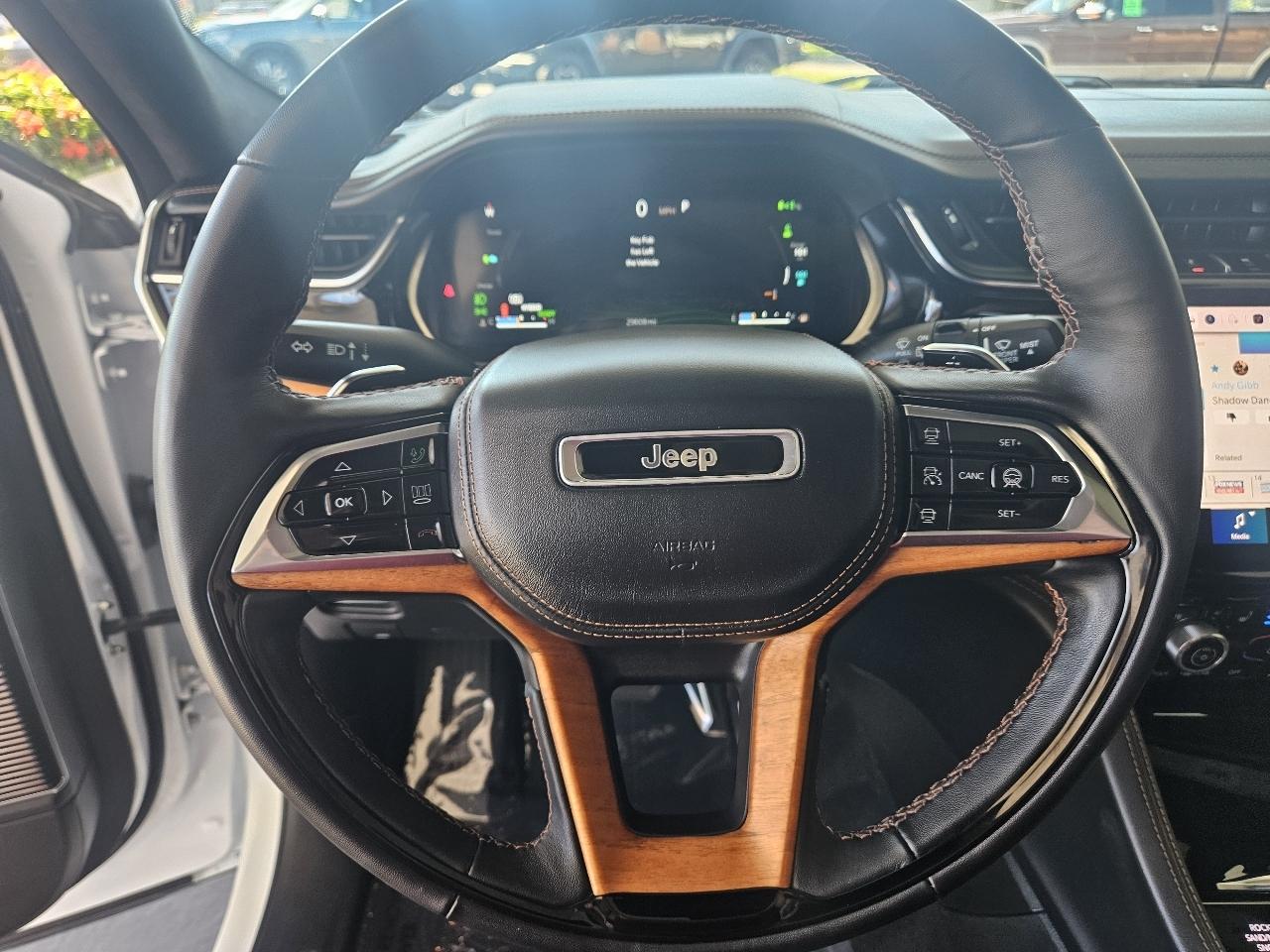 Jeep Grand Cherokee photo 19