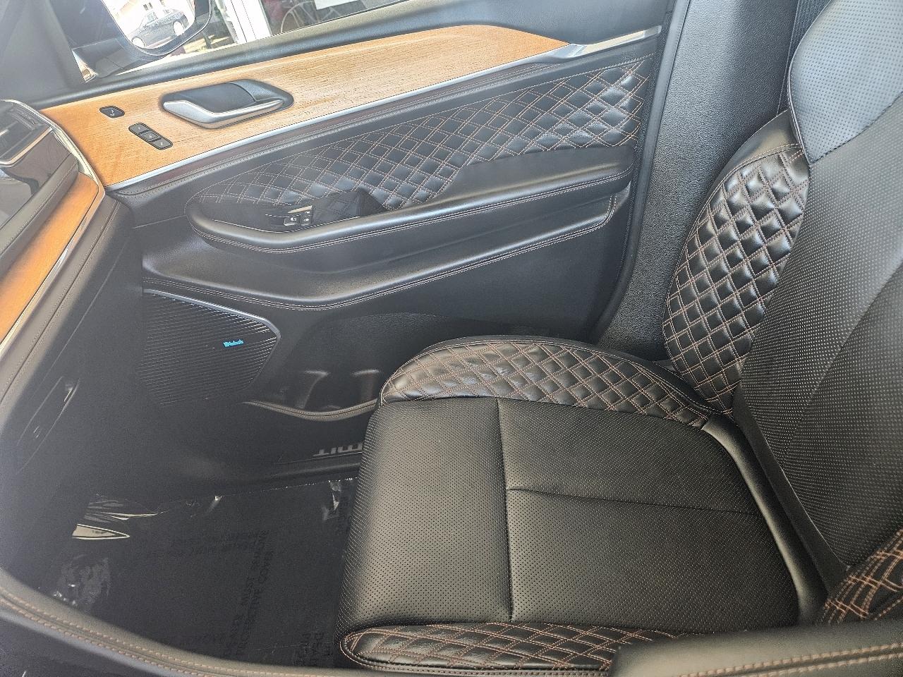 Jeep Grand Cherokee photo 24
