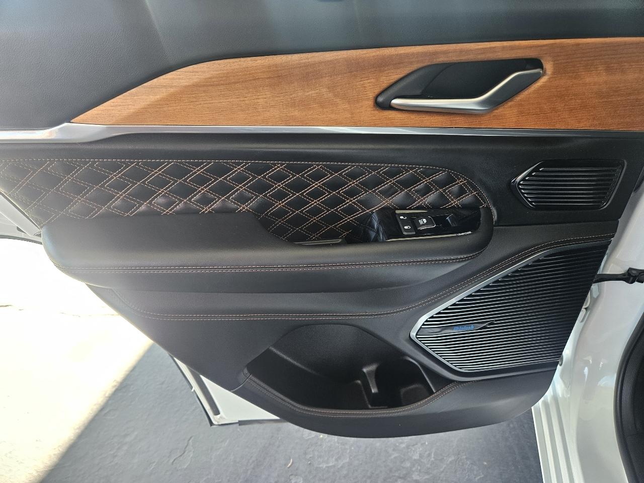Jeep Grand Cherokee photo 27