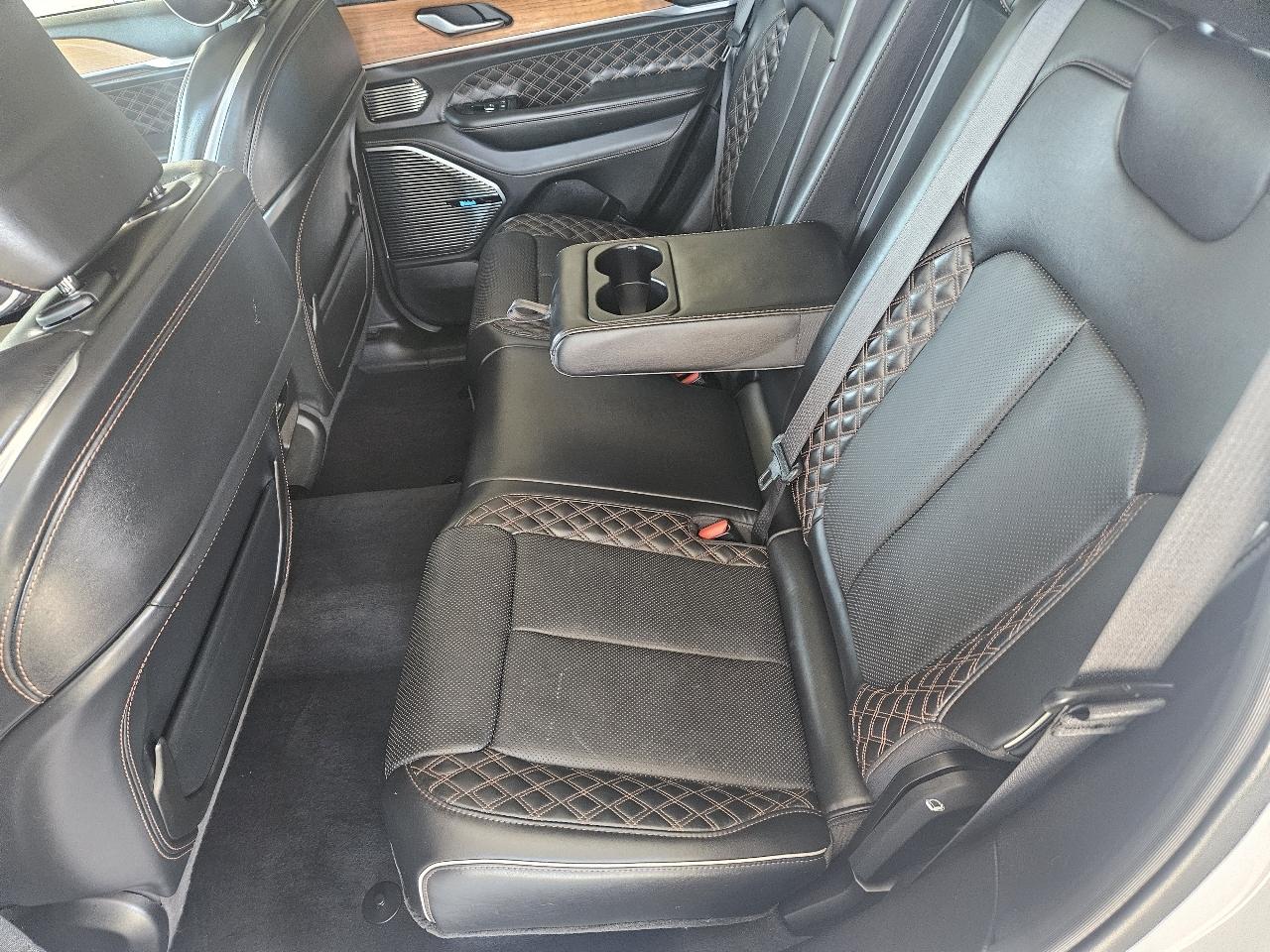 Jeep Grand Cherokee photo 28