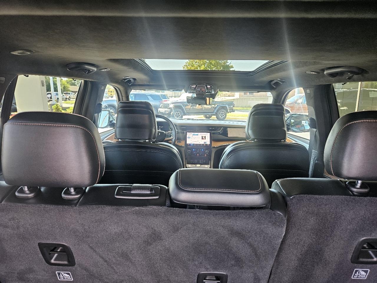 Jeep Grand Cherokee photo 30