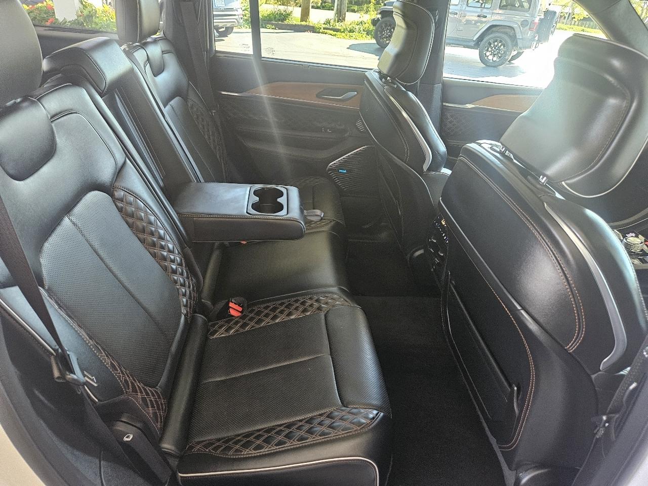 Jeep Grand Cherokee photo 34