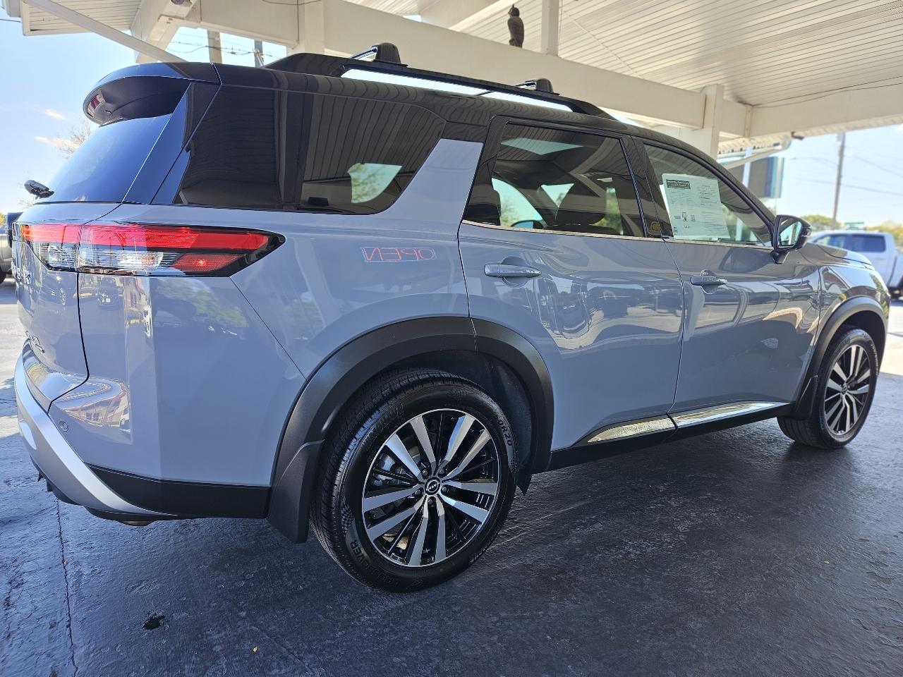 Nissan Pathfinder photo 5