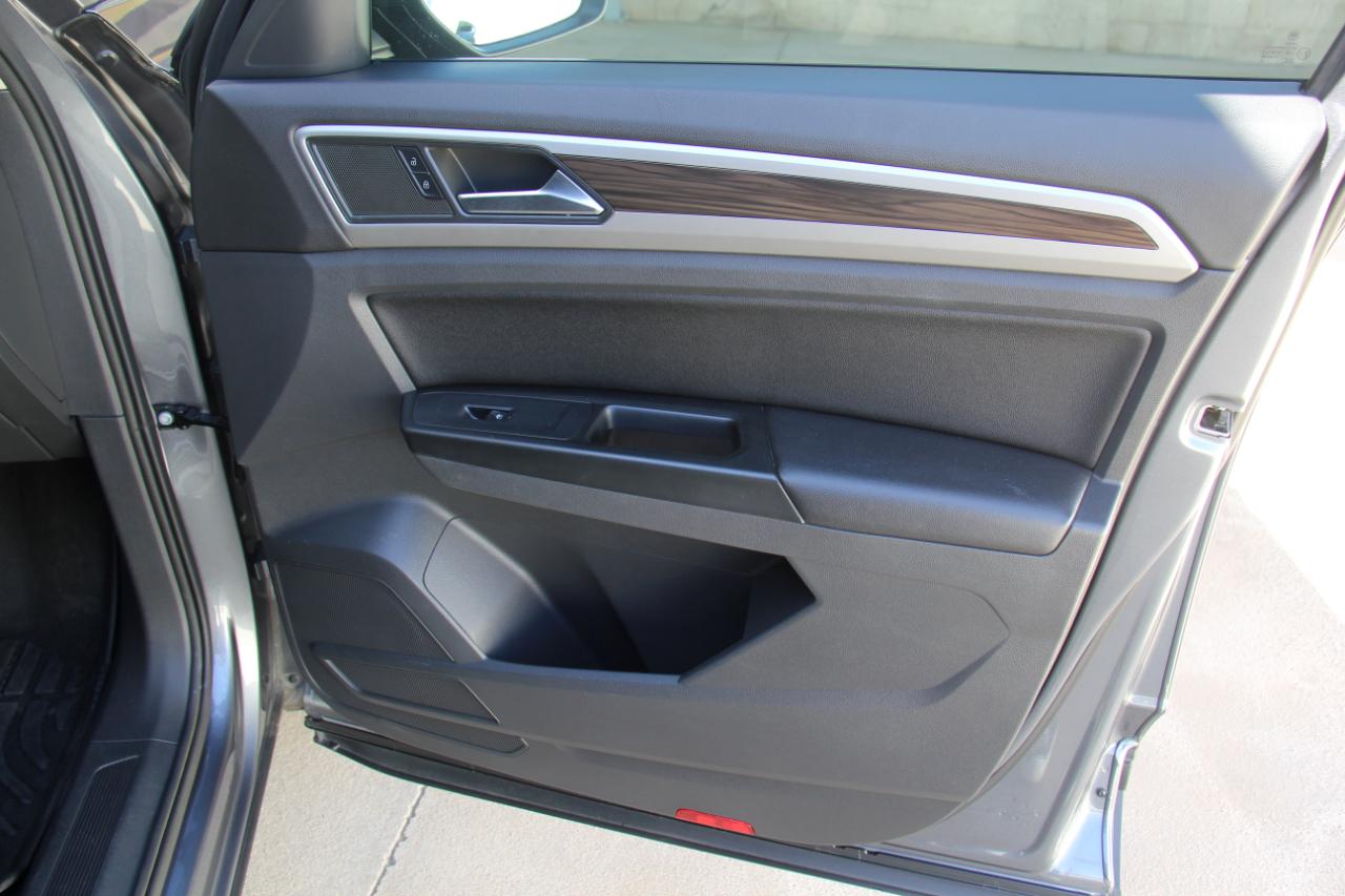 Volkswagen Atlas V6 SE w/Technology 2021