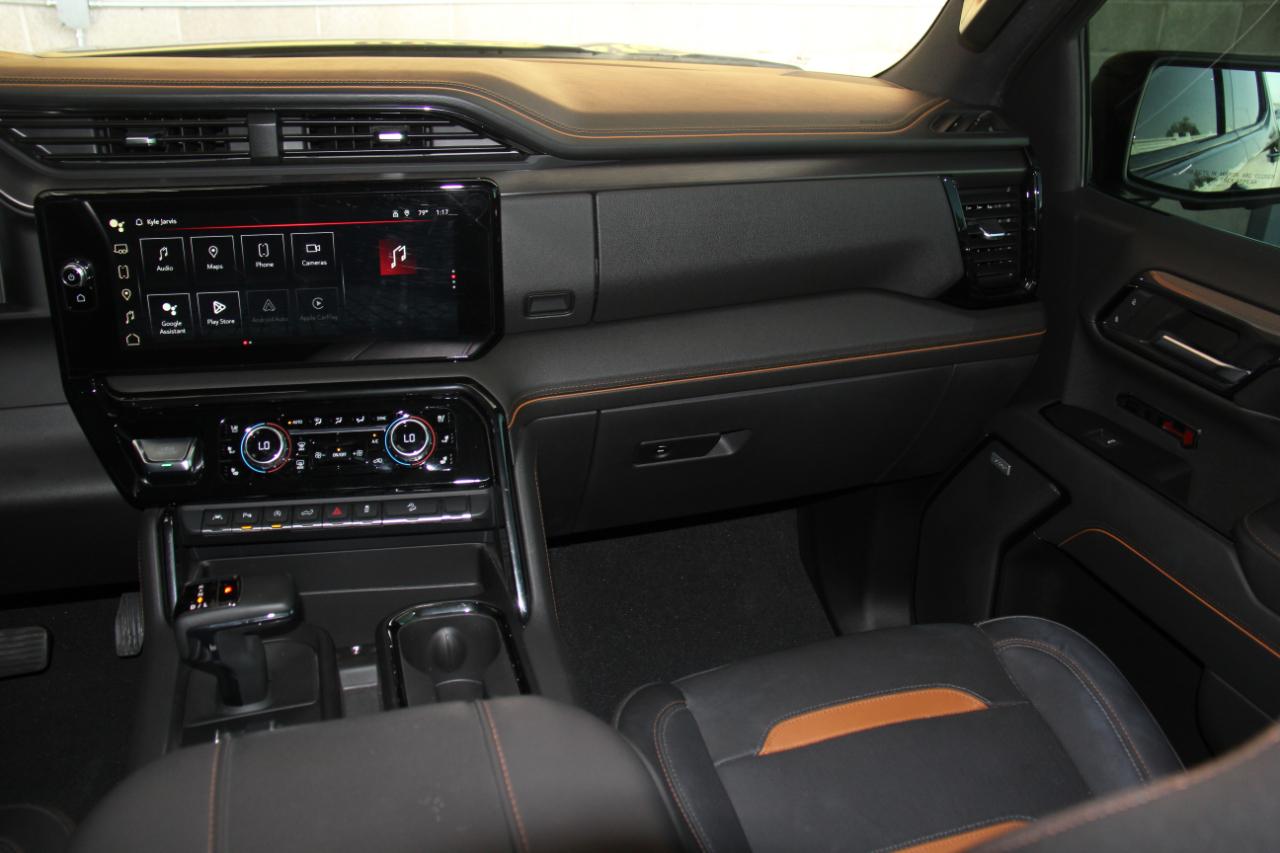 GMC Sierra 1500 AT4 Crew Cab 4WD 2024