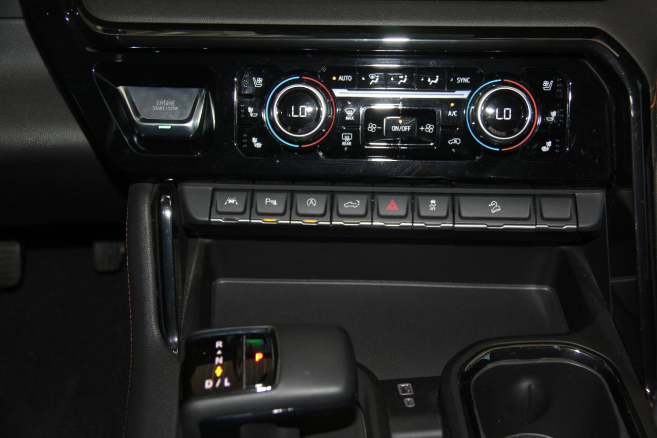 GMC Sierra 1500 AT4 Crew Cab 4WD 2024