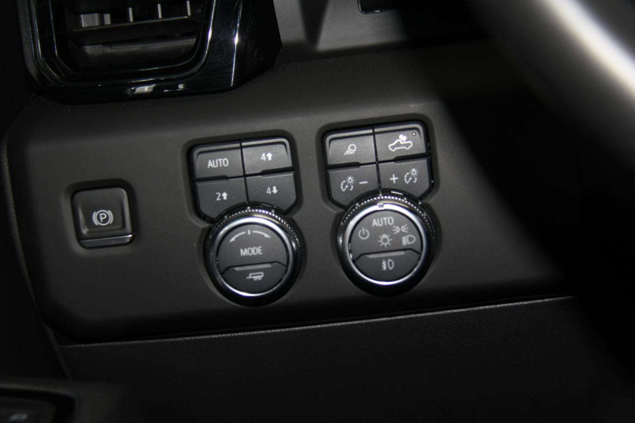 GMC Sierra 1500 AT4 Crew Cab 4WD 2024