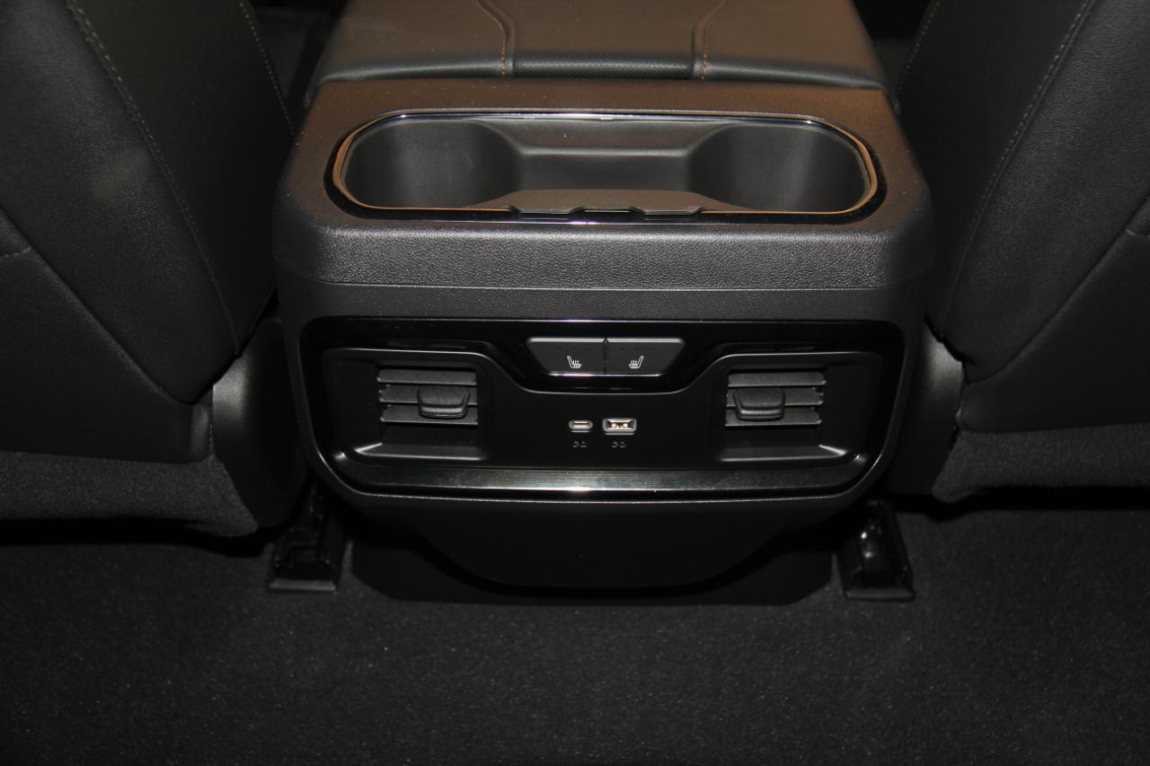 GMC Sierra 1500 AT4 Crew Cab 4WD 2024
