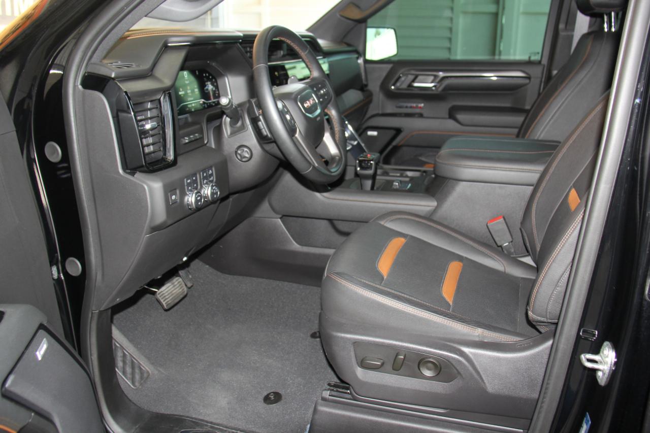 GMC Sierra 1500 AT4 Crew Cab 4WD 2024