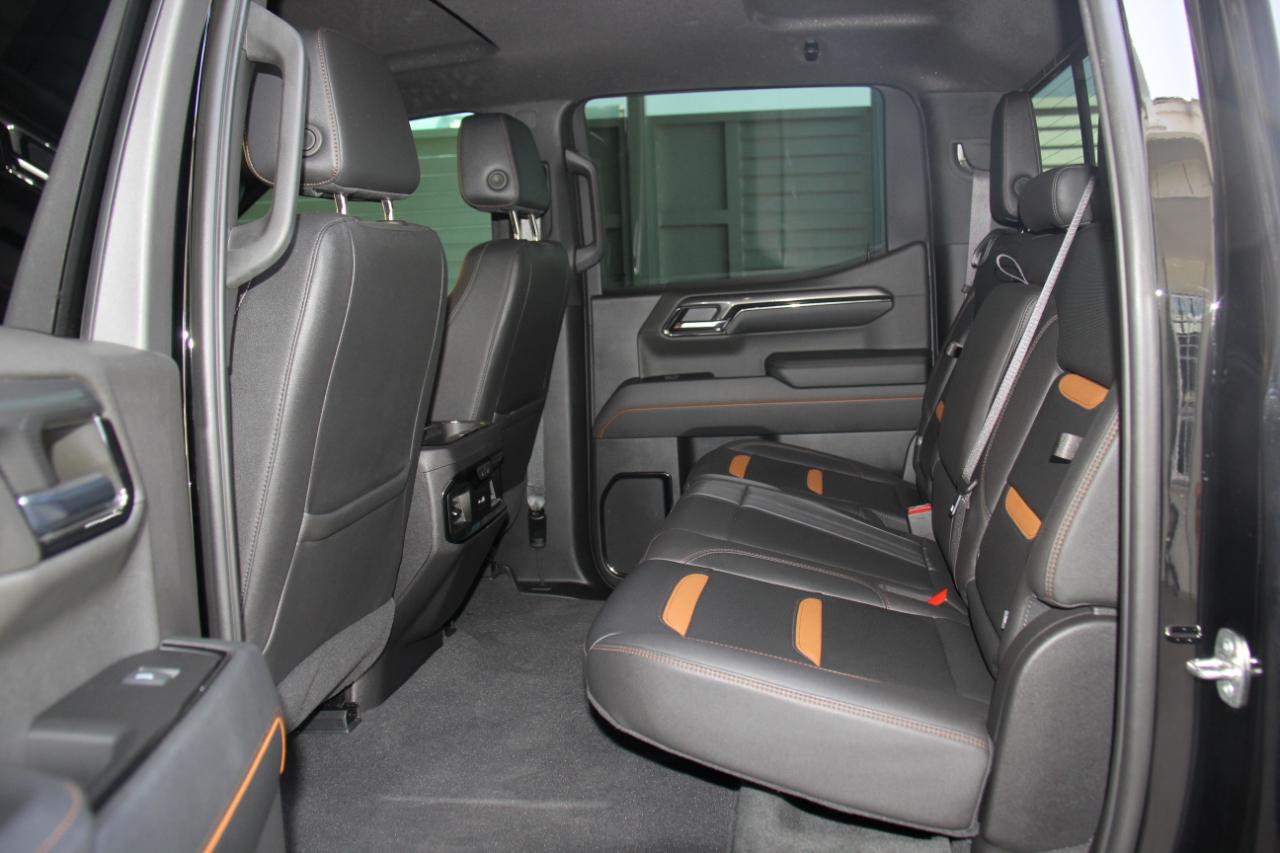 GMC Sierra 1500 AT4 Crew Cab 4WD 2024