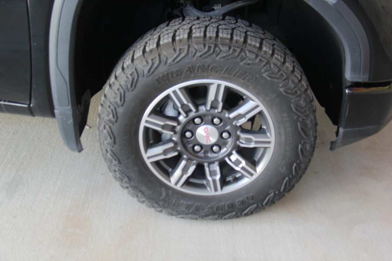 GMC Sierra 1500 AT4 Crew Cab 4WD 2024