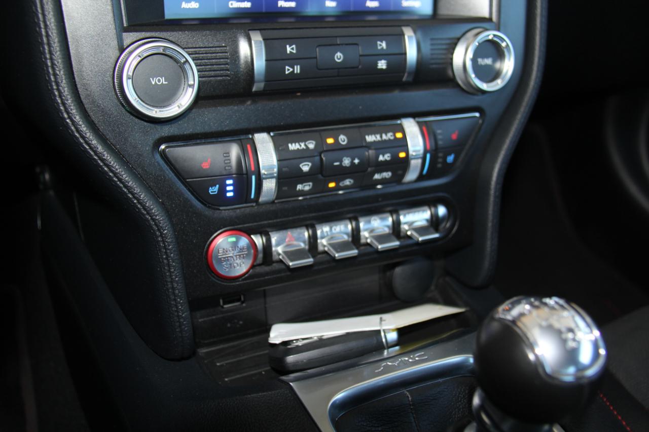 Ford Mustang  2021