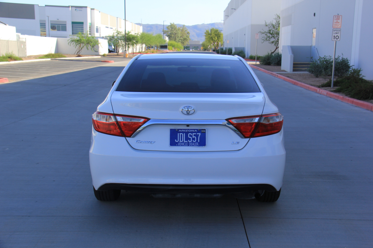 2015 Toyota Camry LE photo 3
