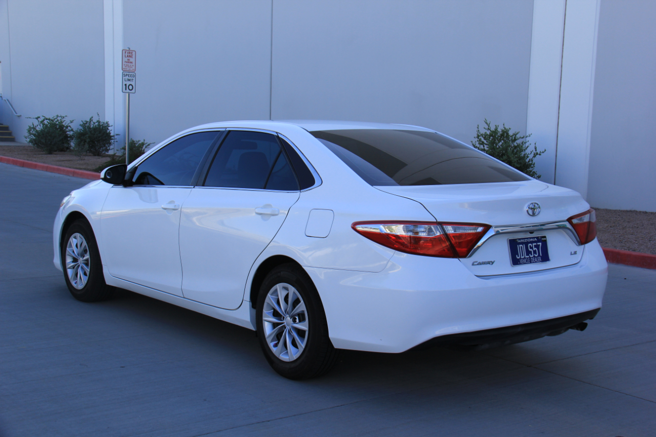 2015 Toyota Camry LE photo 4