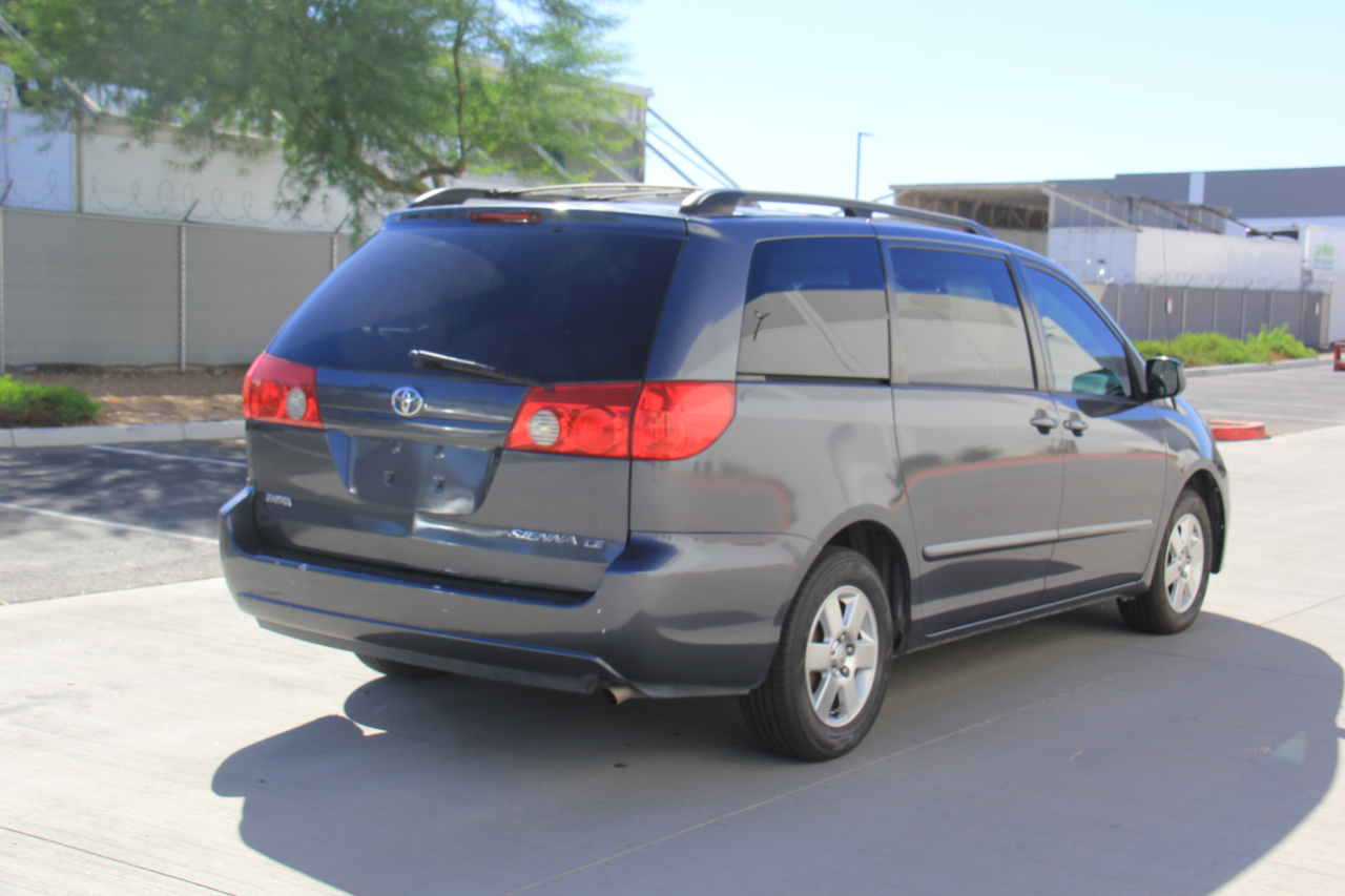 2007 Toyota Sienna LE photo 4
