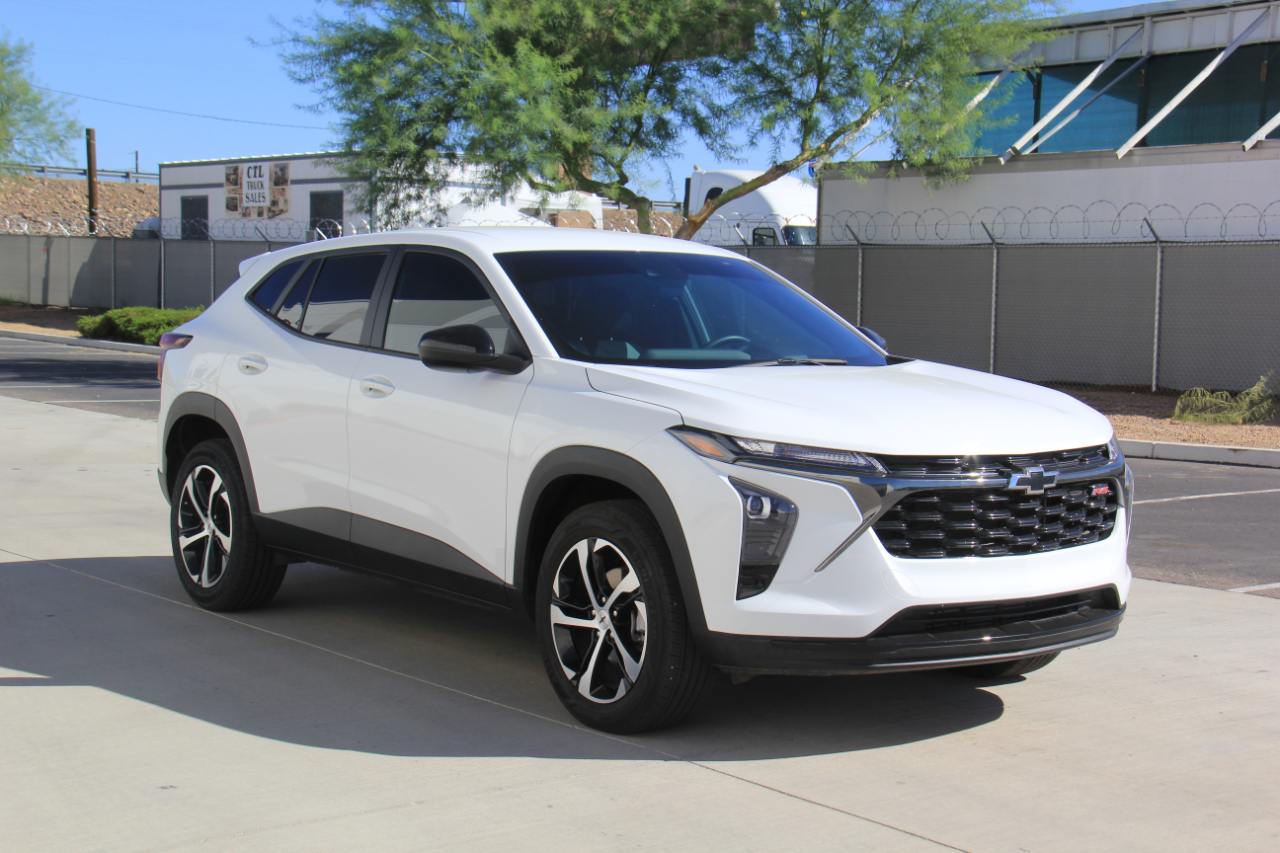 2024 Chevrolet Trax photo 2
