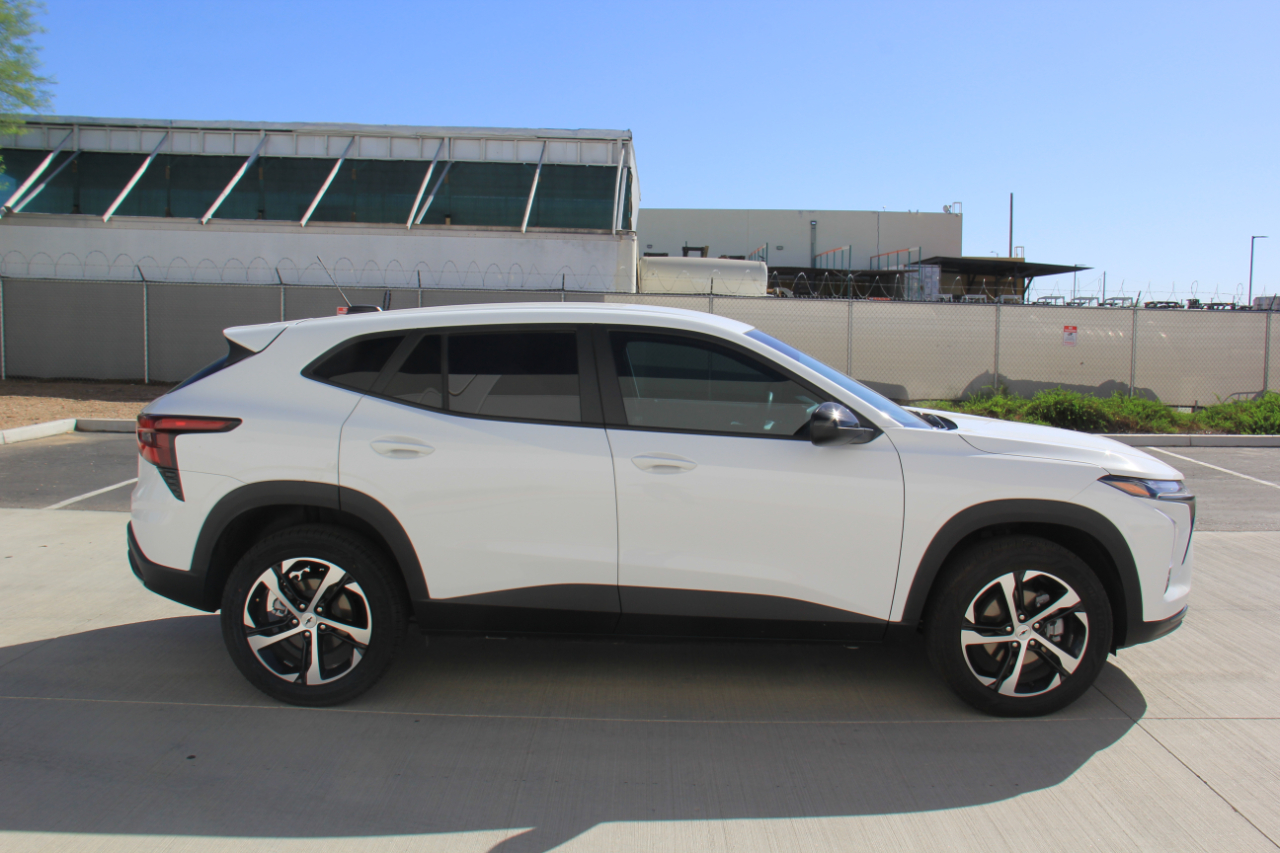 2024 Chevrolet Trax photo 3